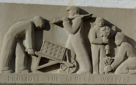 The sixth frieze of "Preamble to the Constitution" by Lenore Thomas (1937) at the Greenbelt Community Center in Greenbelt, Maryland (Wikimedia Commons/ArtistsInResidence)